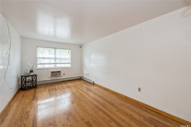 Foto del edificio - 82-98-98 Country Pointe Cir