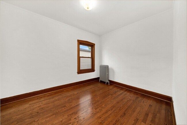 Building Photo - 2422 N New England Ave