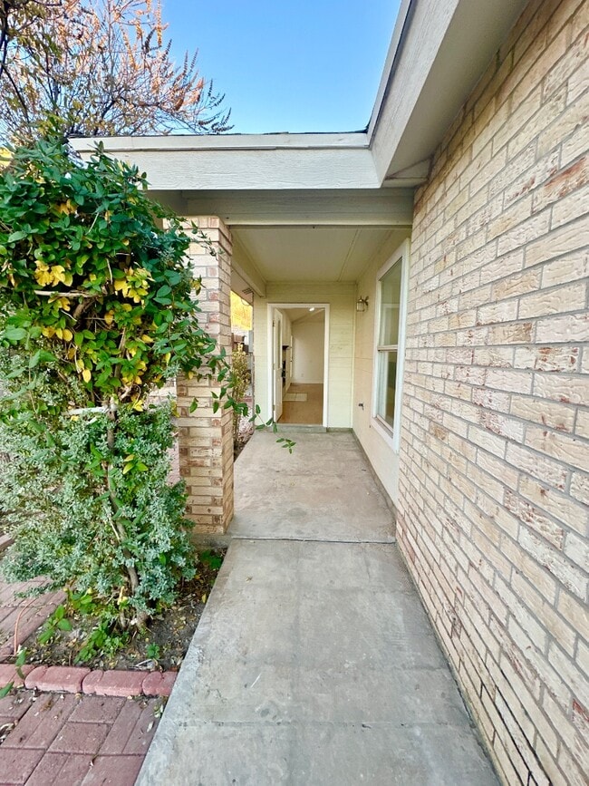 Building Photo - 7588 Plaza Taurina Dr