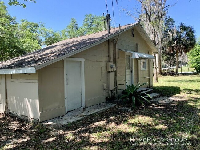 Foto del edificio - 3 Bedroom 1 Bath Fenced Yard