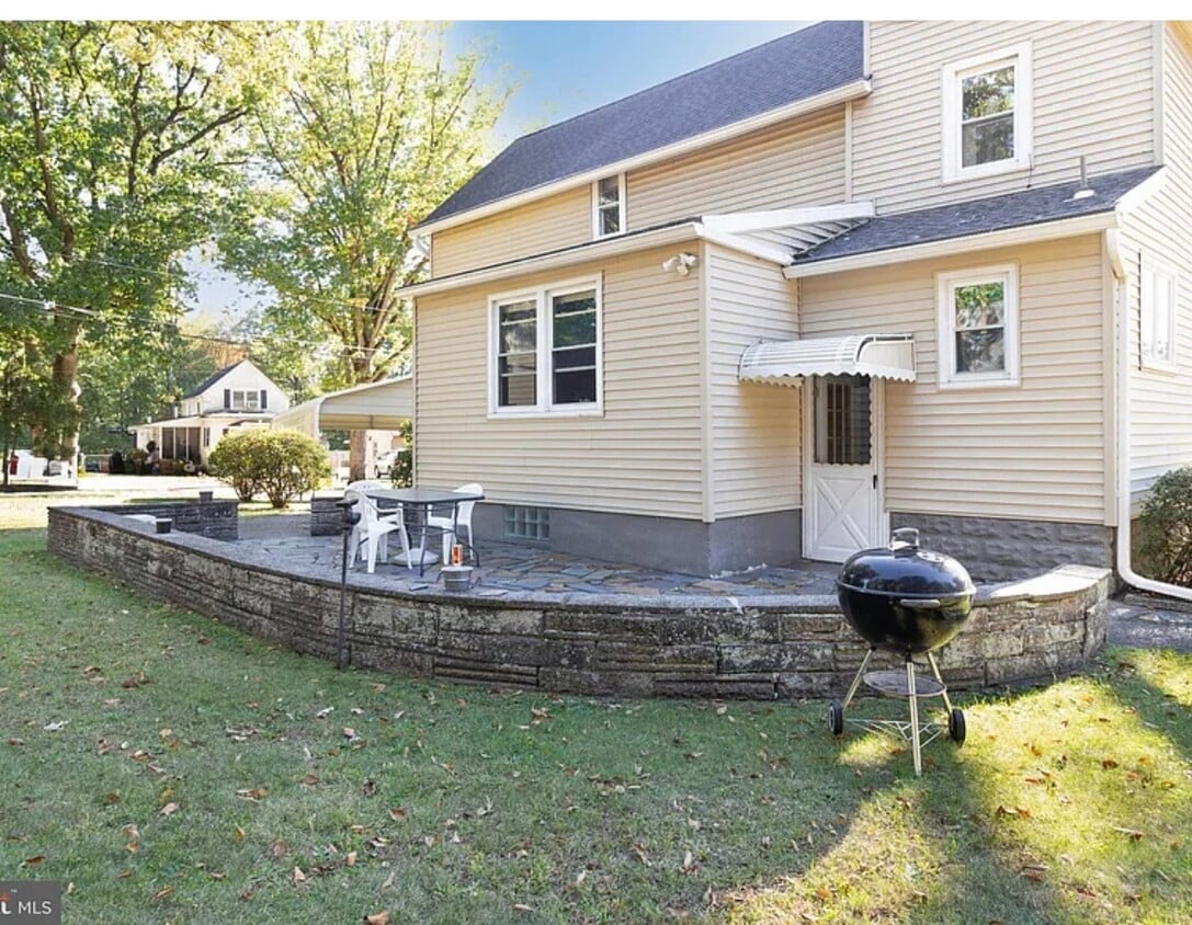 Building Photo - 244 Baptiste Ave