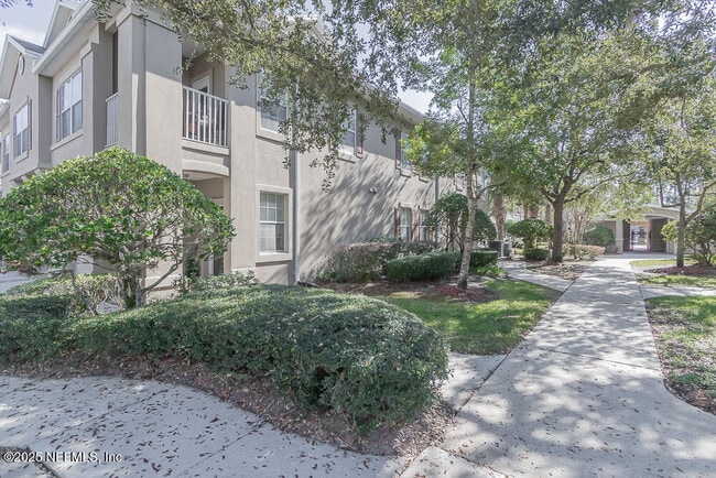 Building Photo - 3892 Summer Grove Way N