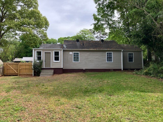 Parte trasera de la casa - 330 Clover St