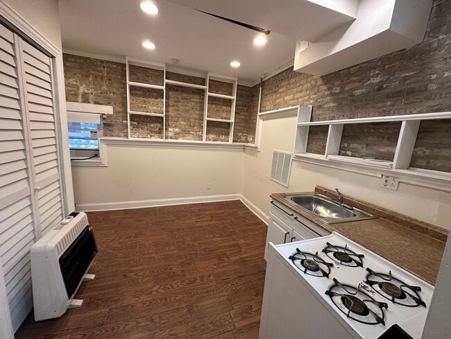 Building Photo - 1308 W Byron St