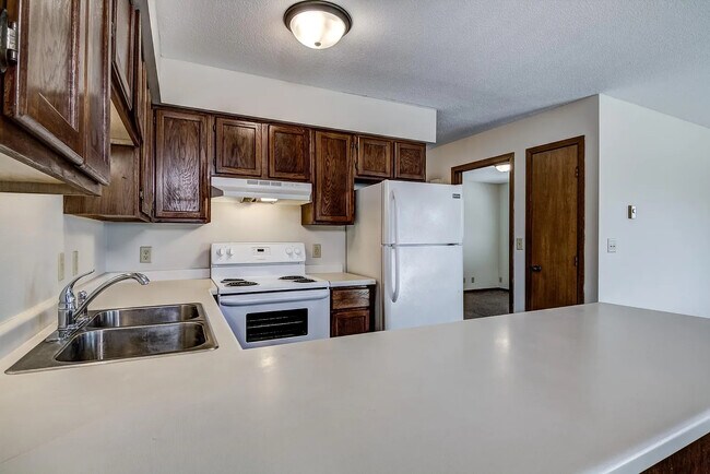 Foto del edificio - 634 Saxonwood Rd