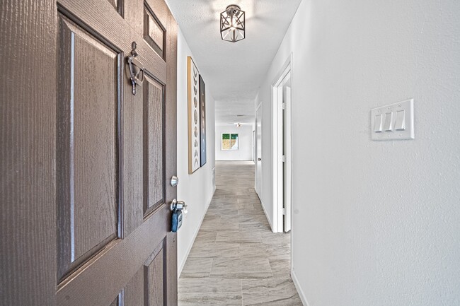 Building Photo - 11823 S Willow Cir