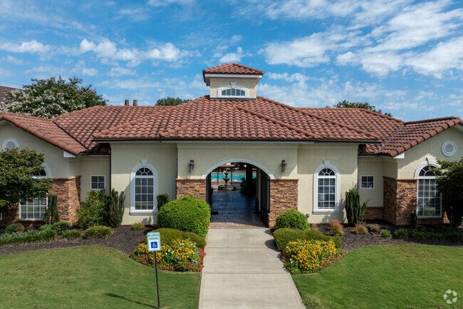 Leasing Center - Tuscan Heights