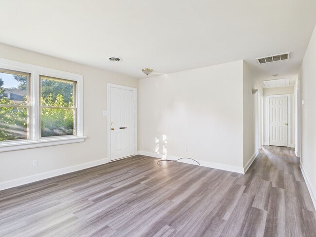 Photo - 1108 Goddin St House