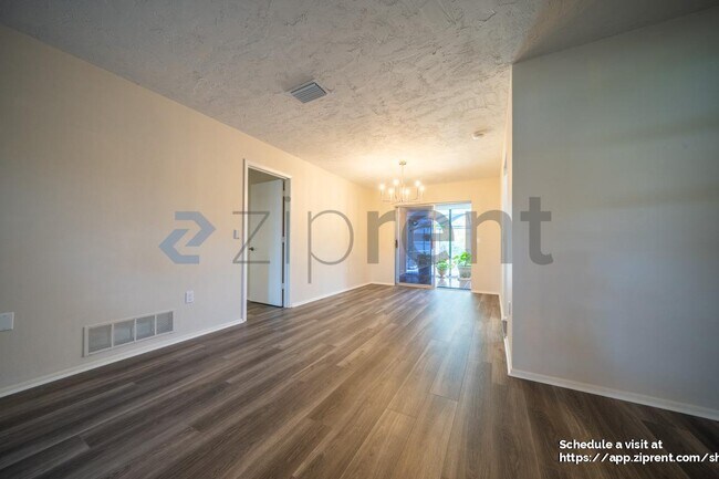 Building Photo - 468 Laurencin Dr