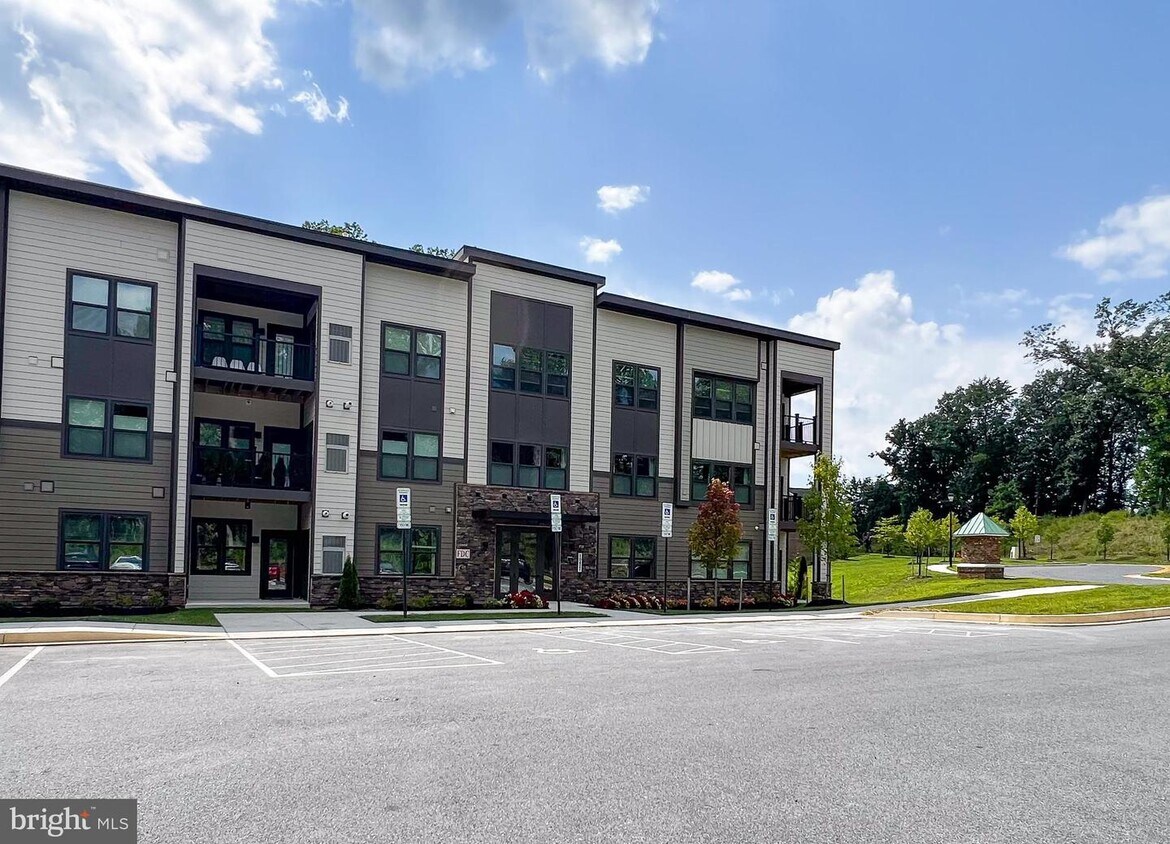 Primary Photo - 10421 Resort Rd