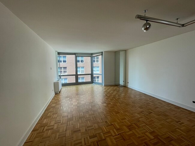 Foto del edificio - 21 W Goethe St