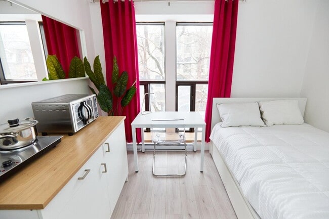 Building Photo - 1711 R. Saint-Denis