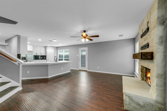 Foto del edificio - 2214 Shady Pine Dr