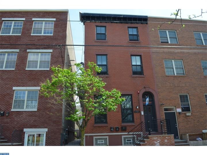 Front Exterior - 1321 N Franklin St