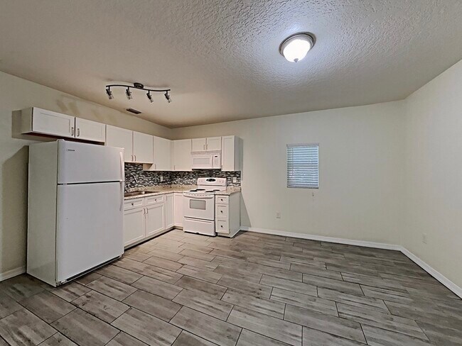 Foto del edificio - 613 E 2nd St