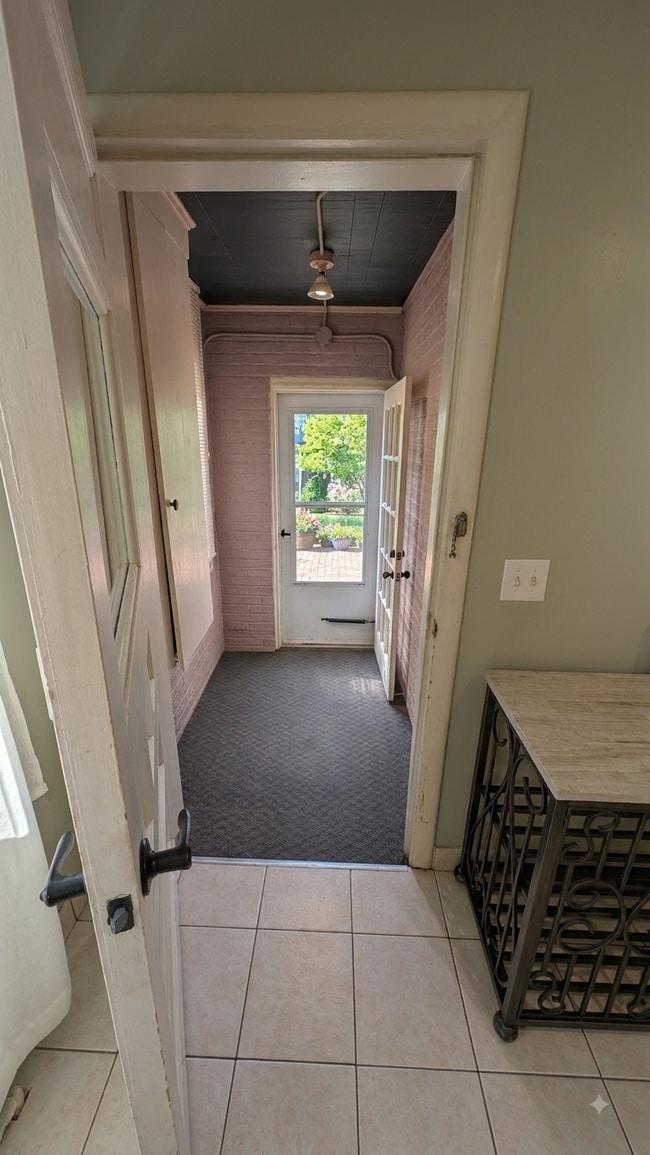 Building Photo - 4527 Tuxedo Ave