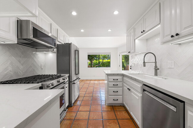 Foto del edificio - 46400 Ryway Pl