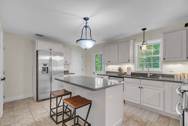 Building Photo - 943 Mt Vernon Rd