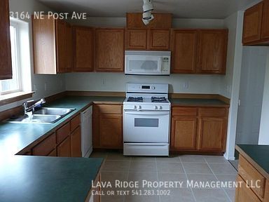 Building Photo - 3164 NE Post Ave