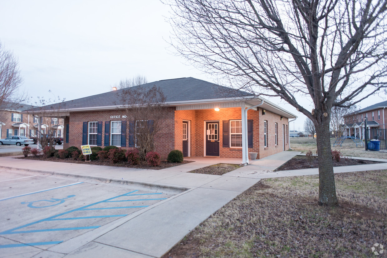 Foto del edificio - Castlewood Apartments