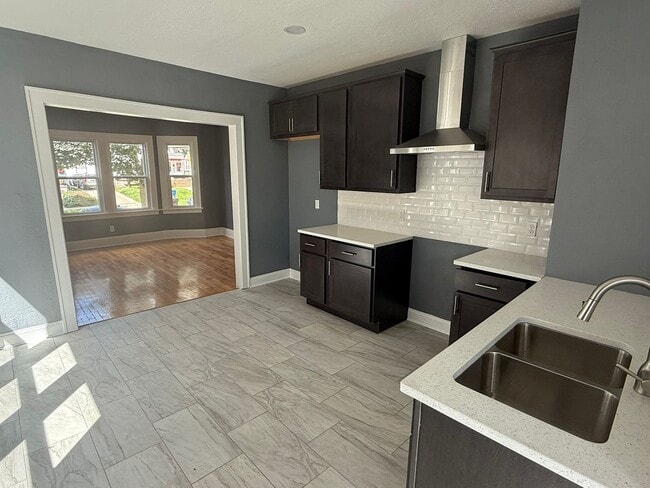 Building Photo - 1206 N 46th St