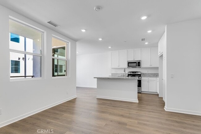 Building Photo - 960 N Tangent Privado