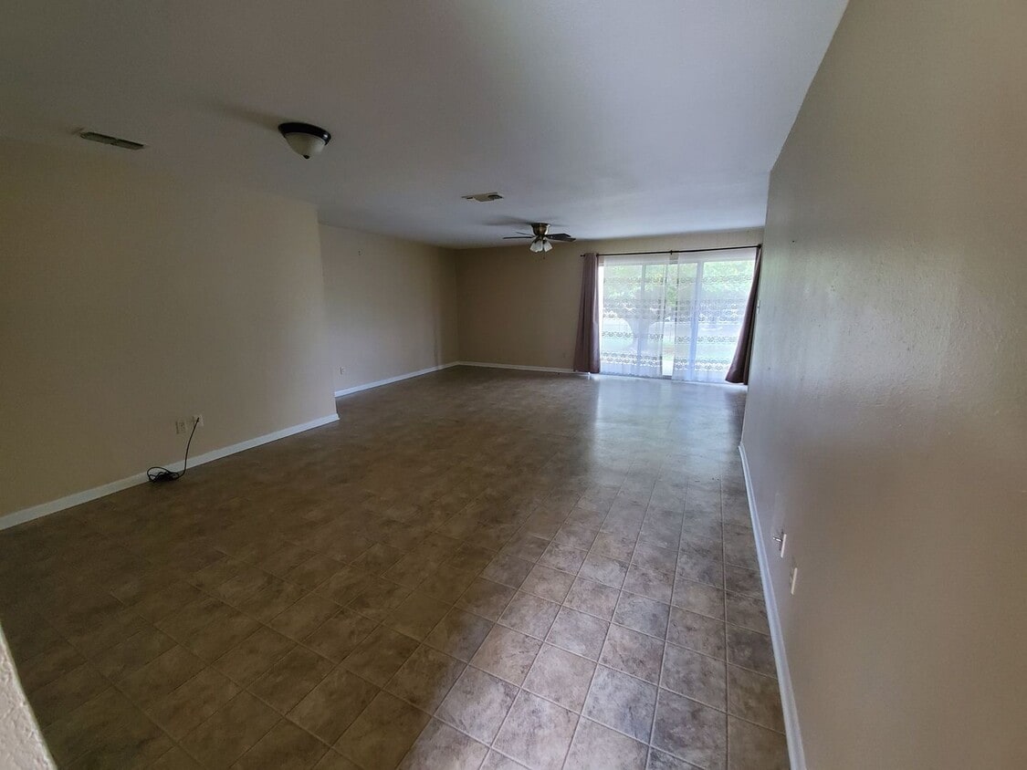 Primary Photo - 202 S Willis St