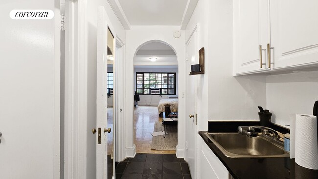 Foto del edificio - 307 E 44th St