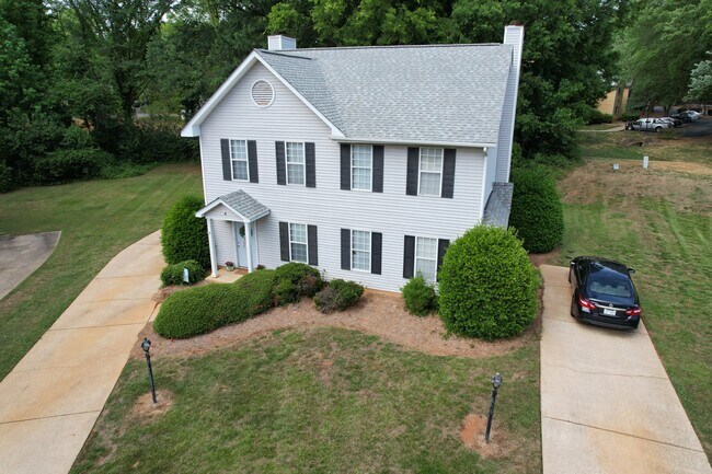 Foto del edificio - 813 Selwyn Oaks Ct