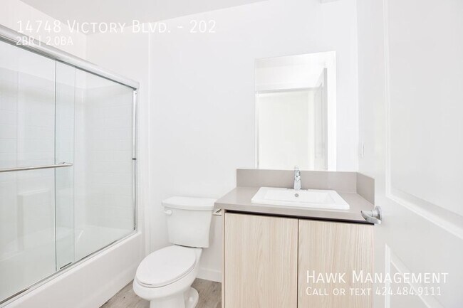 Building Photo - 2 Bedroom 2 Bath Unit With a Spacious Mode...