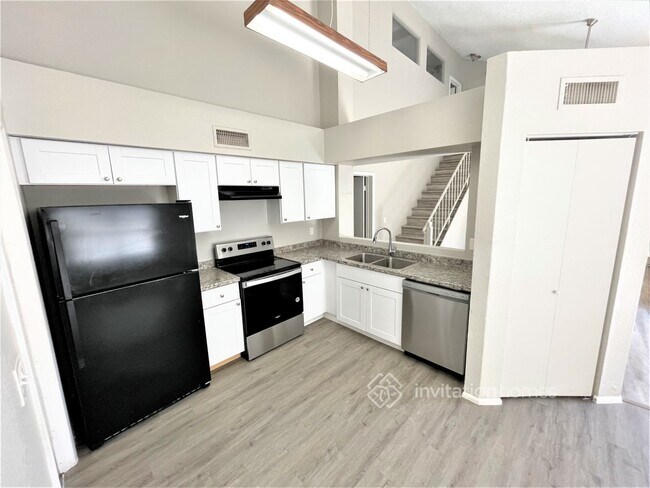 Foto del edificio - 8930 W Indianola Ave