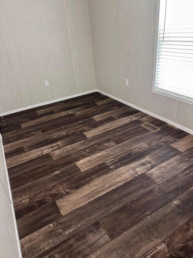 Foto del edificio - BRAND NEW-3 Bedroom / 2 Bath