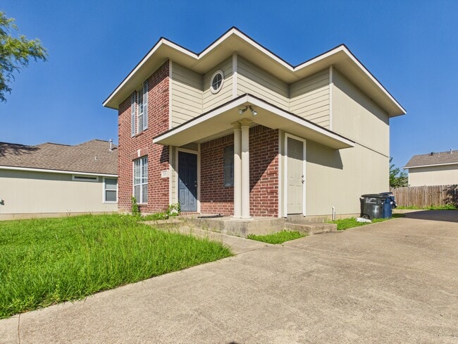 Building Photo - 513 Camp Ct