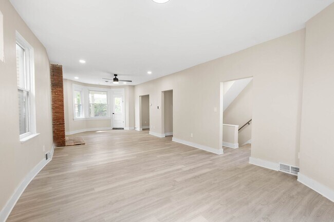 Photo - 313 Kambach Street Apartment