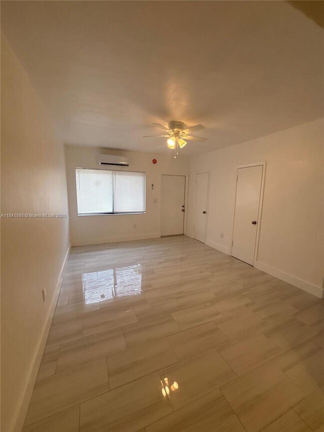 Foto del edificio - 671 SW 7th St