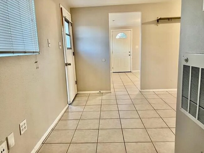 Foto del edificio - 1745 Warnock Dr