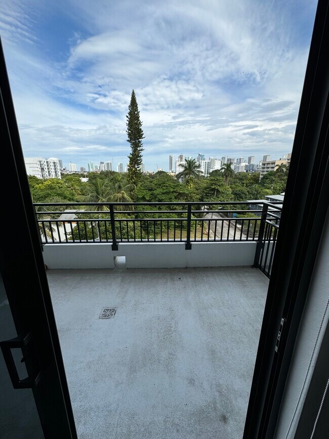 Foto del edificio - 1248 NW 8th Ct