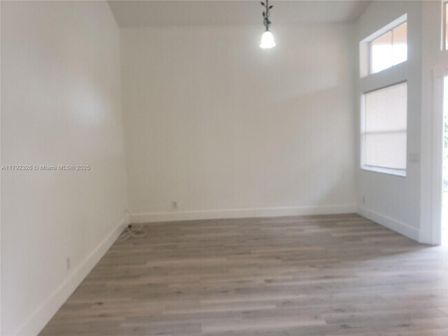 Foto del edificio - 719 Stanton Dr