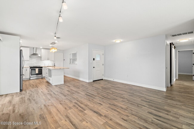Building Photo - 346 Cyprus Dr