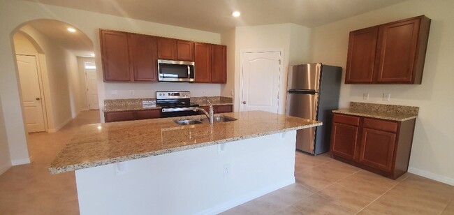 Building Photo - LIKE NEW/1-YEAR OLD!!! 4-Bedroom, 2-Bathro...