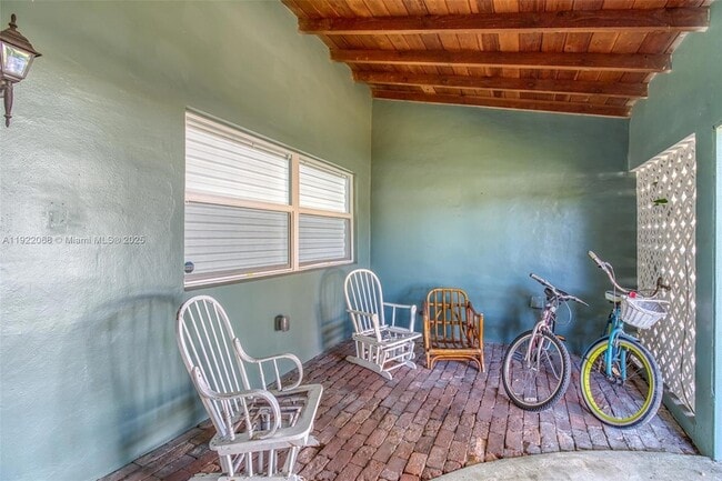 Foto del edificio - 6510 NW 21st St