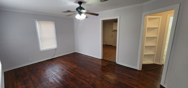Building Photo - 2bedrooms 1bathroom 1 car garage