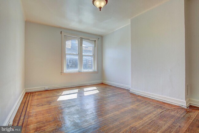 Building Photo - 206 Laurens St
