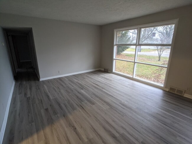 Foto del edificio - Sunny 3 bed 2 bath home in Indianapolis!