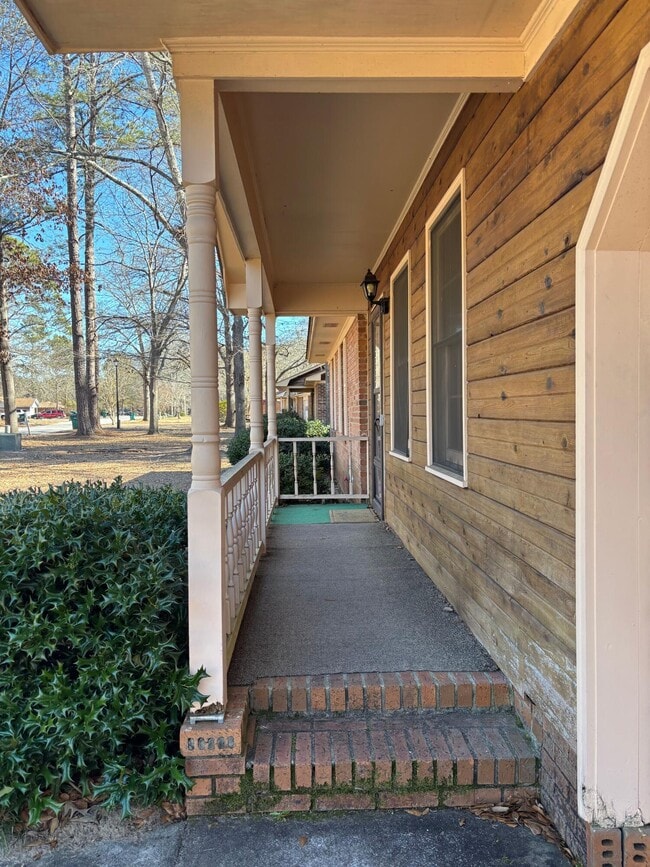 Building Photo - 1460 Crowndale Dr