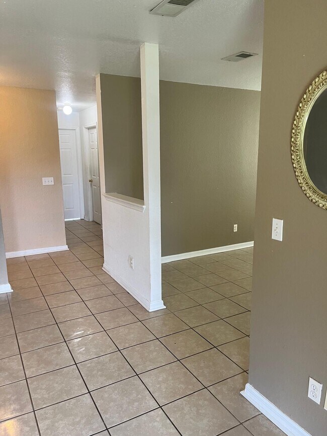 Building Photo - 4300 Hector Ct
