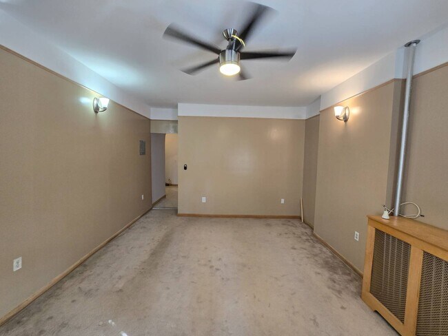 Foto del edificio - 3228 Hull Ave