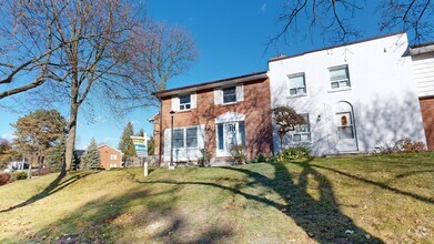 Building Photo - 1220 Royal York Rd