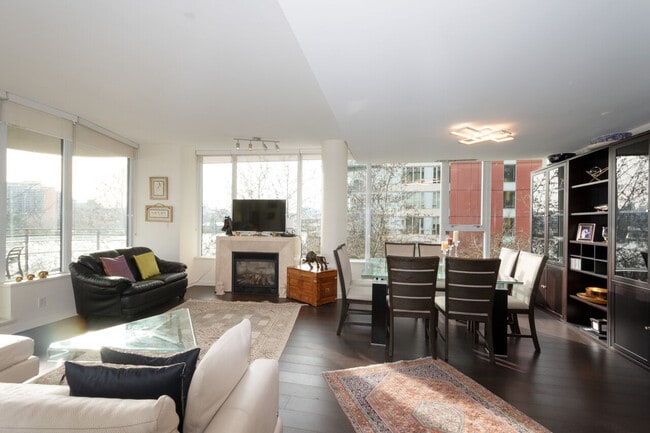 Building Photo - 9 Smithe Mews
