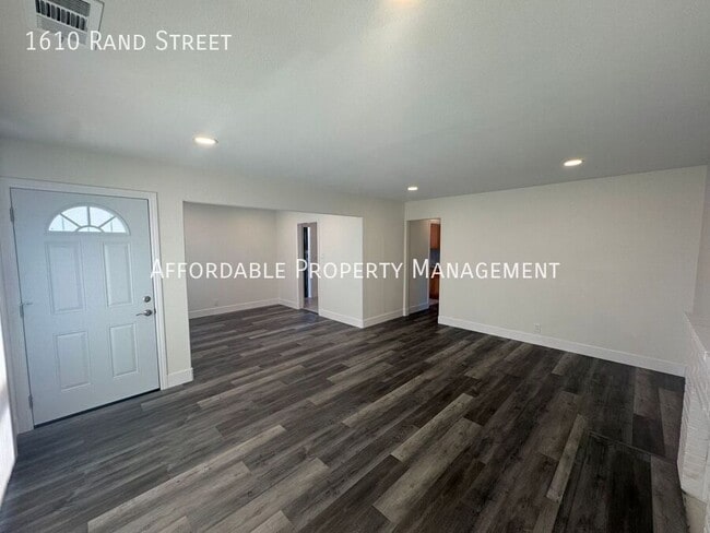 Building Photo - 1610 Rand St